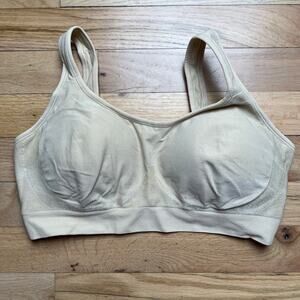 NEW Truekind Women's M Everyday Comfort Straps Wireless Shaping Bra Beige Nude